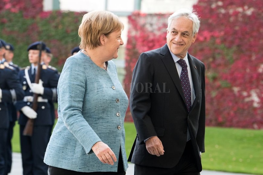 ELLITORAL_225697 |  dpa El presidente chileno, Sebastián Piñera, es recibido por la canciller alemana, Angela Merkel, en Berlín, Alemania.