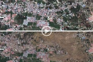 Captura digital Antes y después de la licuefacción del suelo en un barrio de Indonesia.