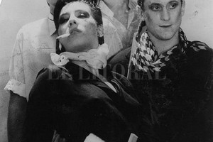 ELLITORAL_258163 |  Captura digital Tino Tinto y el grupo de teatro y rock Los Peinados Yoli.