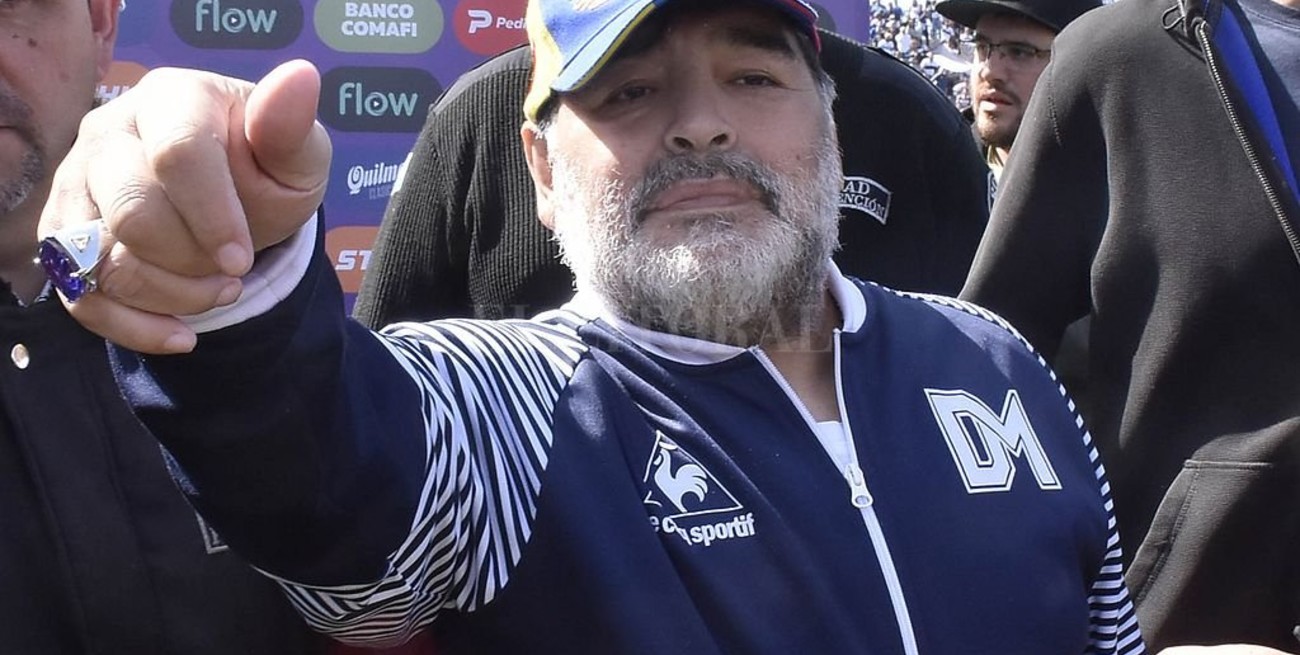Maradona presentó su renuncia en Gimnasia LP