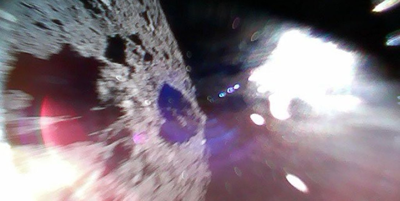 Registran la primer imagen de un robot espacial aterrizando en un asteroide