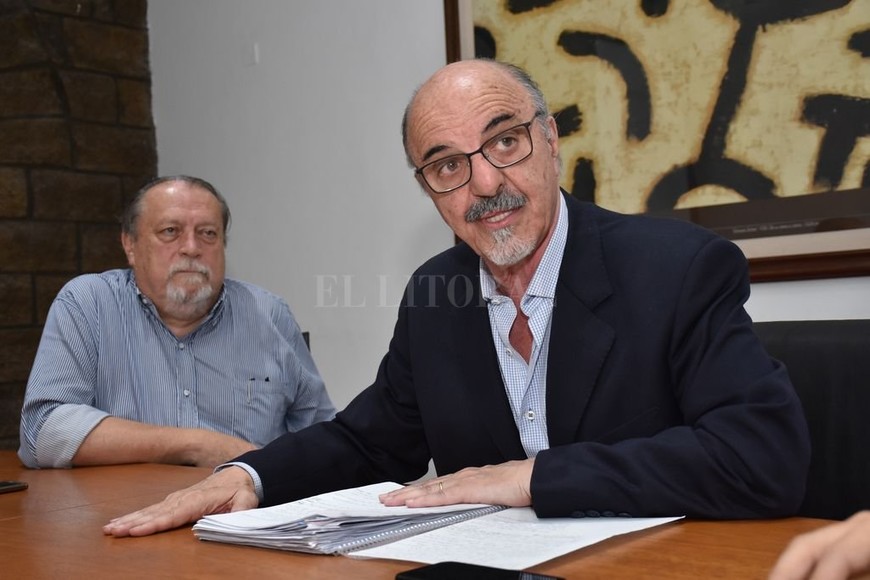 ELLITORAL_244090 |  Manuel Fabatia Carlos Tomada, junto a Pedro Bayúgar.