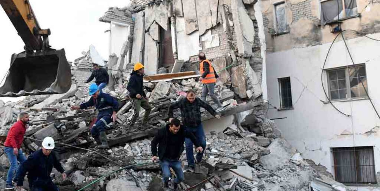 Ascienden a 30 los muertos por el terremoto en Albania