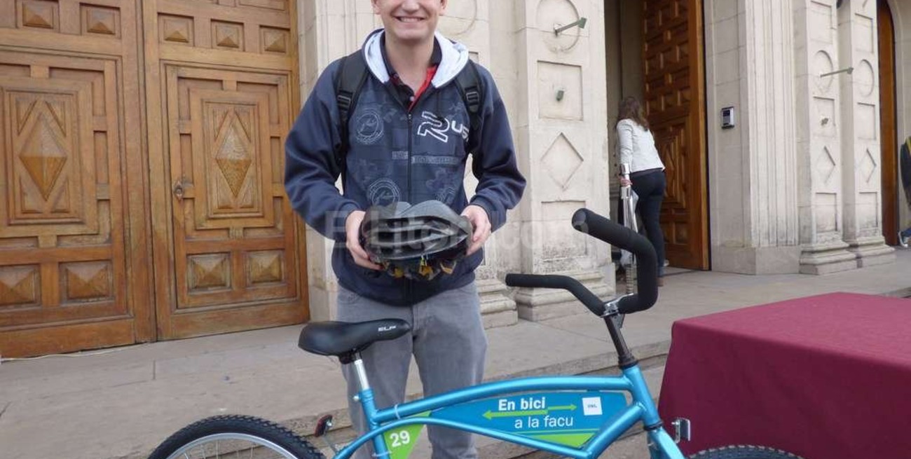 Para achicar gastos de movilidad urbana, entregan bicicletas a estudiantes