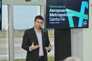 ELLITORAL_215958 |  Flavio Raina Nuevo nombre y presidente. El ahora  Aeropuerto Metropolitano Santa Fe  presentó al directorio del Ente Autárquico, que será presidido por Santiago Amézaga.