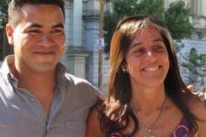 Gentileza Paola Zeballos Junto a su marido. A Matías lo conoció haciéndole una nota periodística. Desde el primer momento, le dijo que ella tenía VIH, algo que su expareja no le había contado.
