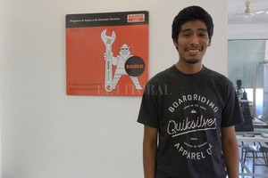 Gentileza Prensa UCSF El joven alumno de la Católica, en uno de los pasillos de su facu . El reconocimiento de llegar a la final no me lo esperada para nada. Estoy muy contento , dijo a este medio.