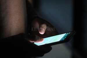 ELLITORAL_243152 |  Pablo Aguirre Control vs. intimidad.  El padre siempre puede acceder a los contenidos del celular de su hijo, de la misma forma que puede patear la puerta de su habitación y abrirla, si se encierra .