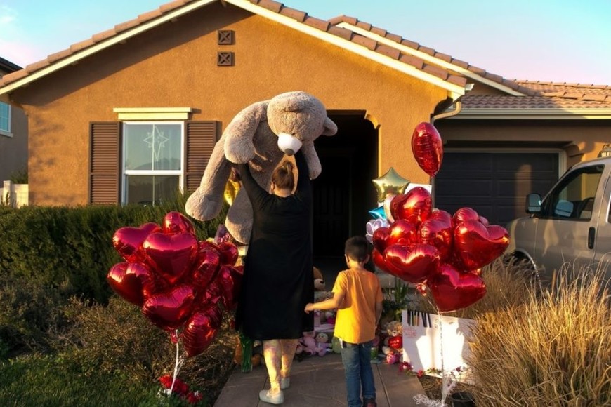 ELLITORAL_201276 |  Clarín.com Vecinos de la familia iniciaron una campaña para regalarles juguetes a los chicos.