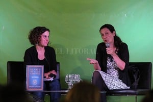 Manuel Fabatía La palabra nos enaltece o nos destruye , dijo Bodoc el domingo por la noche en la Estación Belgrano.