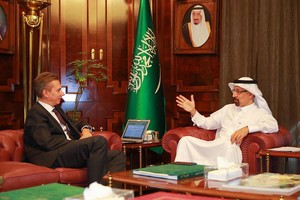 ELLITORAL_226960 |  TASS Maxim Filimonov, jefe de redacción de TASS, y Khalid al-Falih, ministro de Energía de Arabia Saudí.