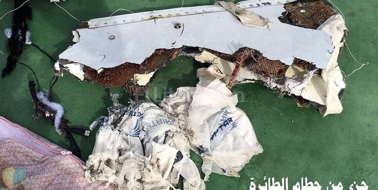 Humo en la cabina del avión siniestrado de Egyptair