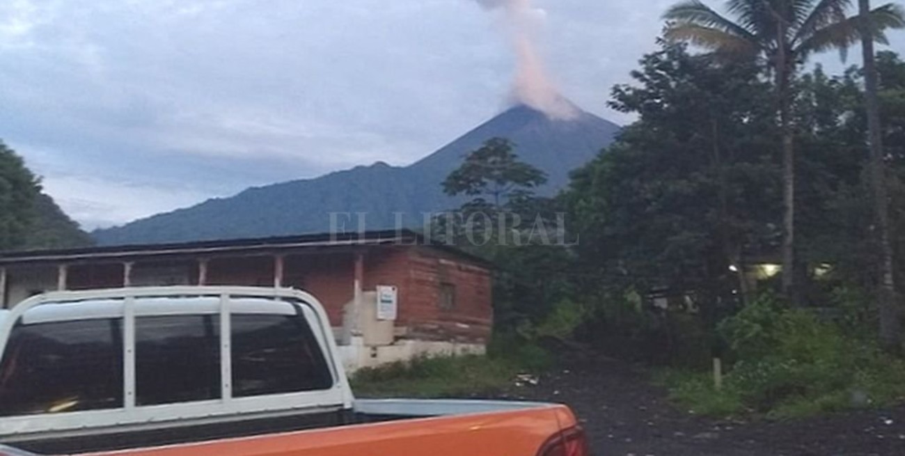 Vuelve a entrar en erupción del Volcán de Fuego en Guatemala