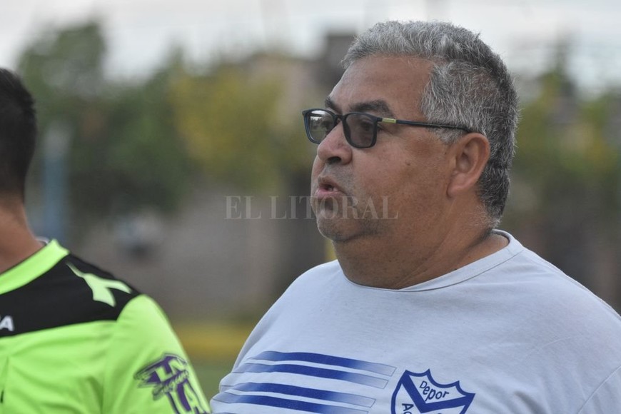 ELLITORAL_243408 |  Luis Cetraro Lo dice todo, la cara de Alejandro Vázquez, DT de Agua: no fue bueno el partido en la cancha de Sportivo Guadalupe