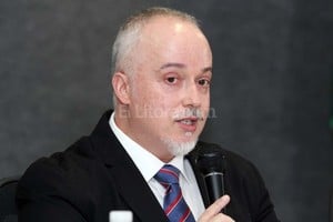 ELLITORAL_146870 |  EFE El fiscal de Curitiba Fernando dos Santos Lima explicó la situación del ex presidente en una rueda de prensa.