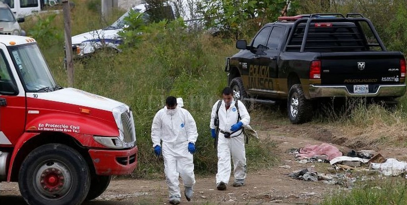 Hallan 16 cuerpos en fosas cerca de Guadalajara
