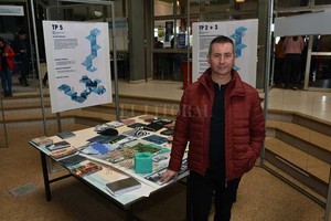 Guillermo Di Salvatore Hoy la sociedad ve más que antes el sufrimiento, pero elegimos a quien ver , afirma Ernesto Meccia, sociólogo e investigador.