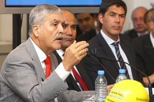 ELLITORAL_221006 |  Télam - El Litoral En febrero de 2013 el entonces ministro Julio De Vido anunció (junto a su secretario de Transporte Alejandro Ramos, ex intendente de Granadero Baigorría) obras por $ 3.500 millones para municipios y comunas de Santa Fe.