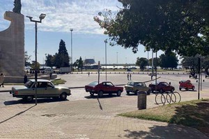 Gentileza Córdoba y 1º de Mayo. Una de las escenas de la película 1985 se filmó este martes entre el Monumento y el Concejo Deliberante.