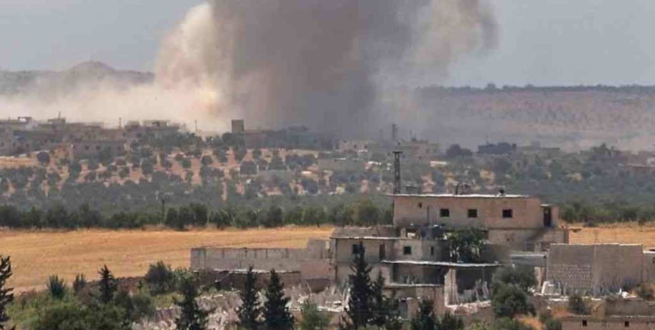Fuego cruzado entre sirios y turcos dejó al menos 13 muertos