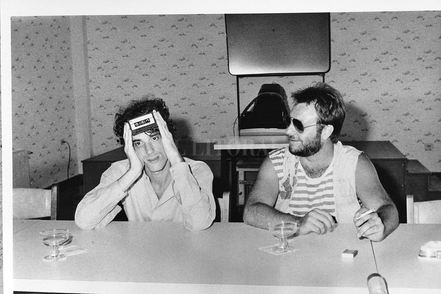 ELLITORAL_329910 |  Gentileza Andy Cherniavsky Luis Alberto Spinetta y León Gieco, retratados por Cherniavsky en los 80.