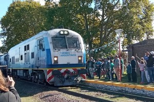 ELLITORAL_378354 |  Archivo Similar. La formación ferroviaria será como ésta, que comenzó a funcionar este mes en la localidad de Serodino.