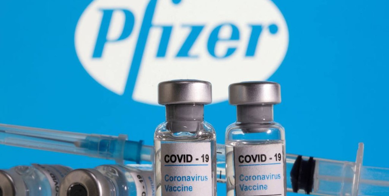 Pfizer estudiará los contagios de personas vacunadas para determinar si se necesita una dosis de refuerzo