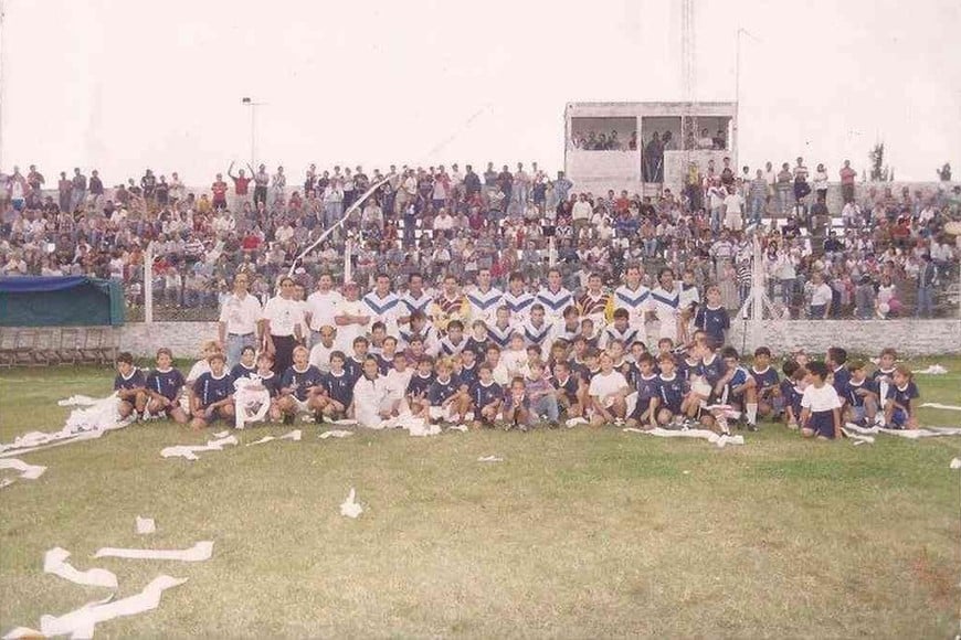 ELLITORAL_379127 |  Gentileza La Copa de Campeones 1999 vive en el recuerdo de todos los hinchas del club.