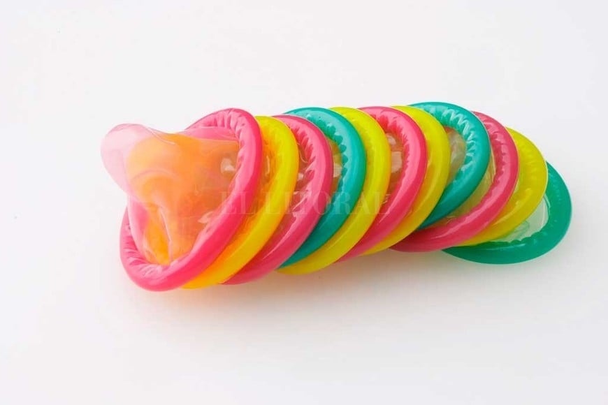 ELLITORAL_263232 |  Archivo El Litoral Barrera. El condón es una herramienta efectiva para prevenir la sífilis y otras patologías de transmisión sexual.