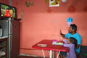 ELLITORAL_317622 |  Gentileza Con escuelas cerradas, los niños de todo el mundo deben aprender de formas alternativas, lidiando con los problemas de conectividad.