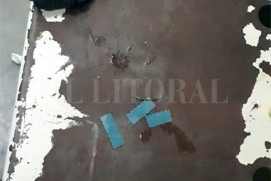 ELLITORAL_369157 |  El Litoral Luego del incidente se ordenó una requisa donde el personal policial secuestró una hoja de sierra oculta detrás de la mochila de un inodoro.