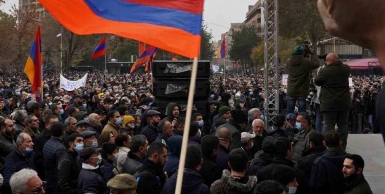 La oposición armenia llama a la huelga general y exige la renuncia del premier 