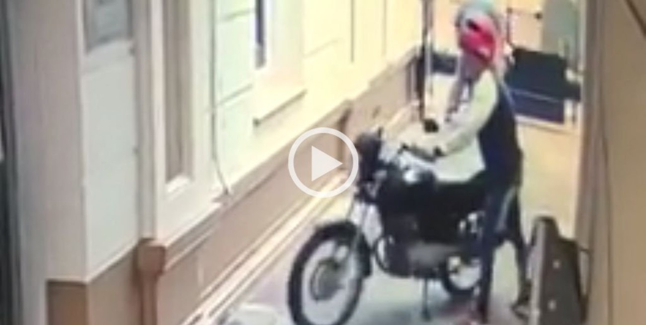 Video: dos minutos para robarse una moto en pleno centro