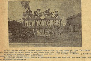 ELLITORAL_410650 |  Archivo El New York Circus consignaba que venían de una exitosísima gira mundial, y que habían incorporado a su espectáculo los mejores acróbatas, los más divertidos payasos, las bailarinas más hermosas y los animales más feroces.