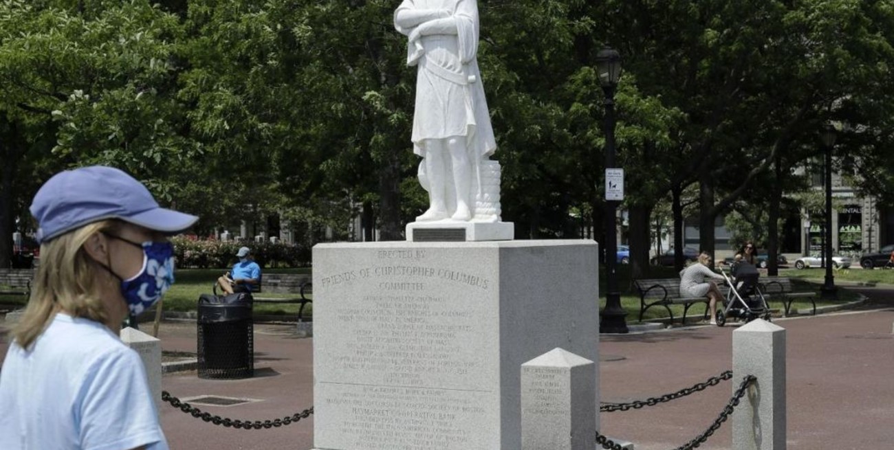 Dos estatuas de Colón vandalizadas en EEUU ante auge de protestas antirracistas