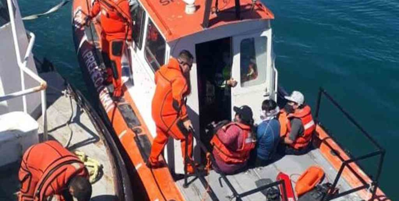 Rescataron a nueve personas atrapadas en una isla en Comodoro Rivadavia