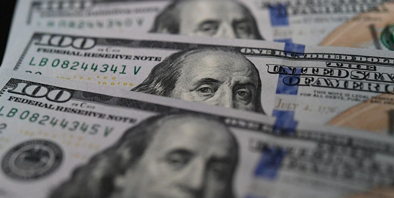 El dólar blue cerró la semana en alza y tocó un récord de 195 pesos