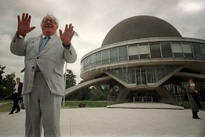 Archivo El Litoral El mayor triunfo de Bradbury fue disolver las barreras entre lo alto y lo bajo, lo antiguo y lo nuevo, pero su mayor muestra de poderío es haber logrado permanecer en los programas del secundario de todo el país .