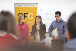 ELLITORAL_211936 |  Gentileza Municipalidad de Santa Fe De la presentación participaron María Martín, secretaria General de la Municipalidad de Santa Fe, Erica Figueroa, secretaria de Educación del municipio, y Mauro De Giovanni, coordinador del proyecto.