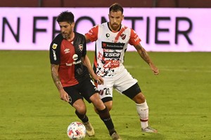 ELLITORAL_370645 |  SEBAGRANATA Télam 17/04/2021 Rosario:  Newell's Old Boys, derrotó a Patronato por 2 a 0 en el Coloso Marcelo Bielsa, en un encuentro válido por la fecha 10 de la Zona B de la Copa de Liga.Foto: Sebastián Granata