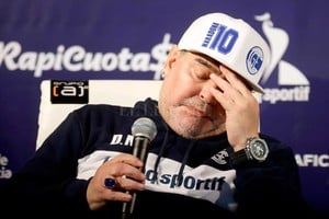 ELLITORAL_262486 |  Agencia Xinhua Diego Maradona y su prueba de fuego para tratar de conseguir otro milagro, pero esta vez desde afuera de una cancha.