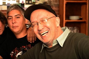 Manuel Fabatía Martínez plantea que los músicos de rock argentinos no piensan a la actividad como una fuente laboral, y que se requiere un cambio de mentalidad.