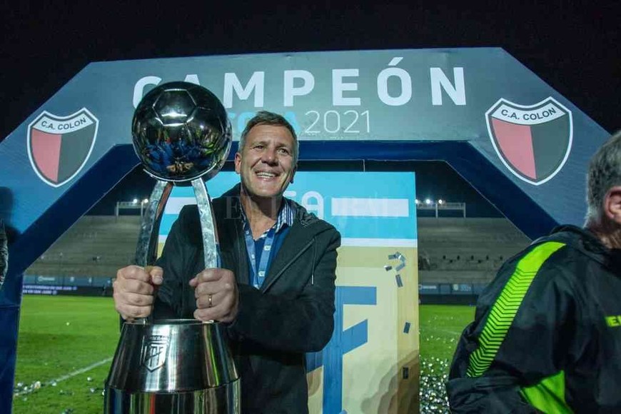 ELLITORAL_386836 |  Gentileza Charly Sandaza, uno de los dirigentes más  laburadores  en todo este proceso. Era el  oficial de cancha  y atendía a los árbitros.