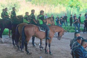 ELLITORAL_236043 |  Captura digital Unos 200 policías realizaban rastrillajes en City Bell.
