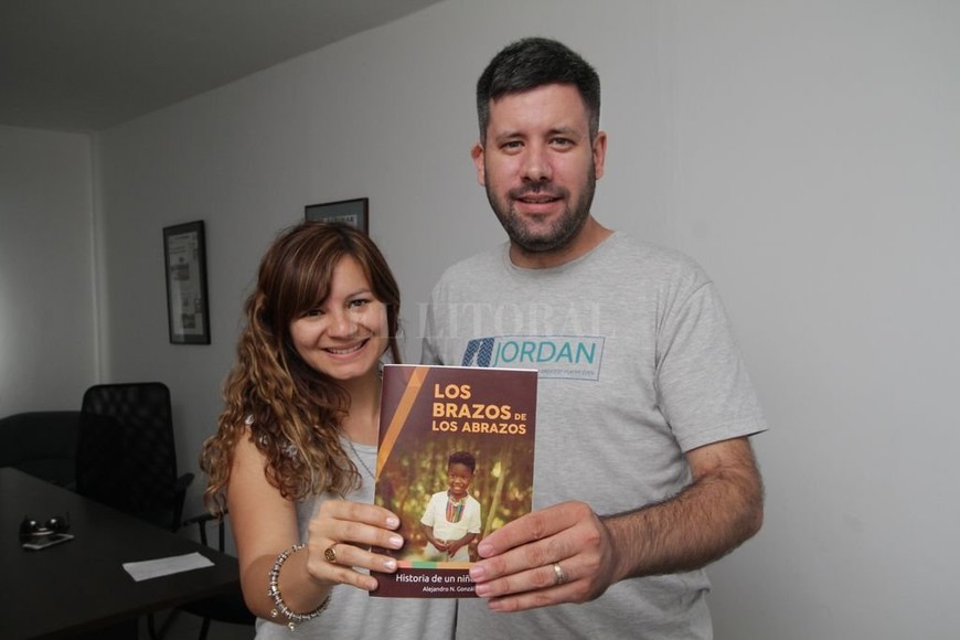 ELLITORAL_279871 |  Mauricio Garín Obra. Para conocer más, adquirir el libro y contactarse con la familia, ingresar en Facebook a  Los brazos de los abrazos .