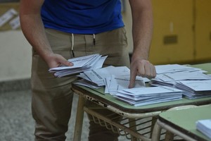 Manuel Fabatía. Rigurosamente cierto: esta vez el escrutinio fue rápido y las datos aparecieron a la hora prevista. A partir de allí se puede  desmenuzar  cómo votaron los santafesinos en toda la bota.