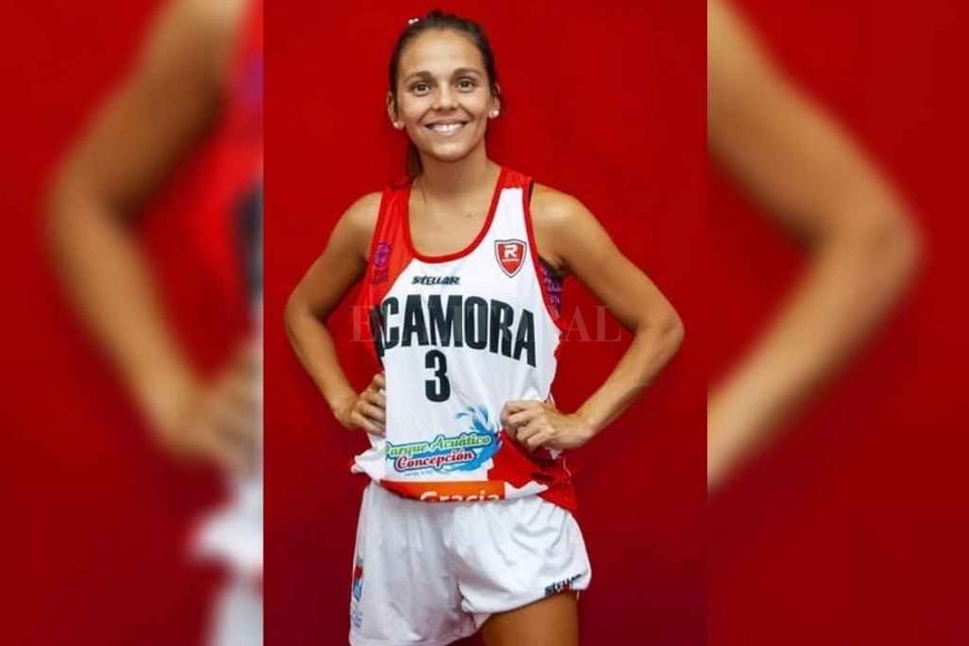 ELLITORAL_359906 |  Gentileza Anto feliz con la camiseta de Rocamora.