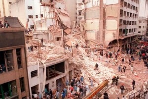 ELLITORAL_259144 |  Archivo El Litoral El atentado a la AMIA, conmovió a todo el país y el mundo.