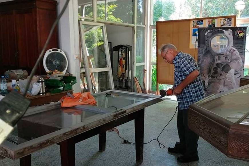 ELLITORAL_282673 |  Gentileza Coghlan encaró las tareas de restauración de los muebles.