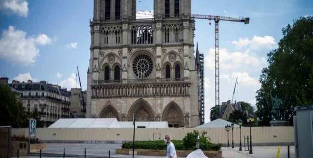 Notre Dame reanuda muy lentamente su reconstrucción